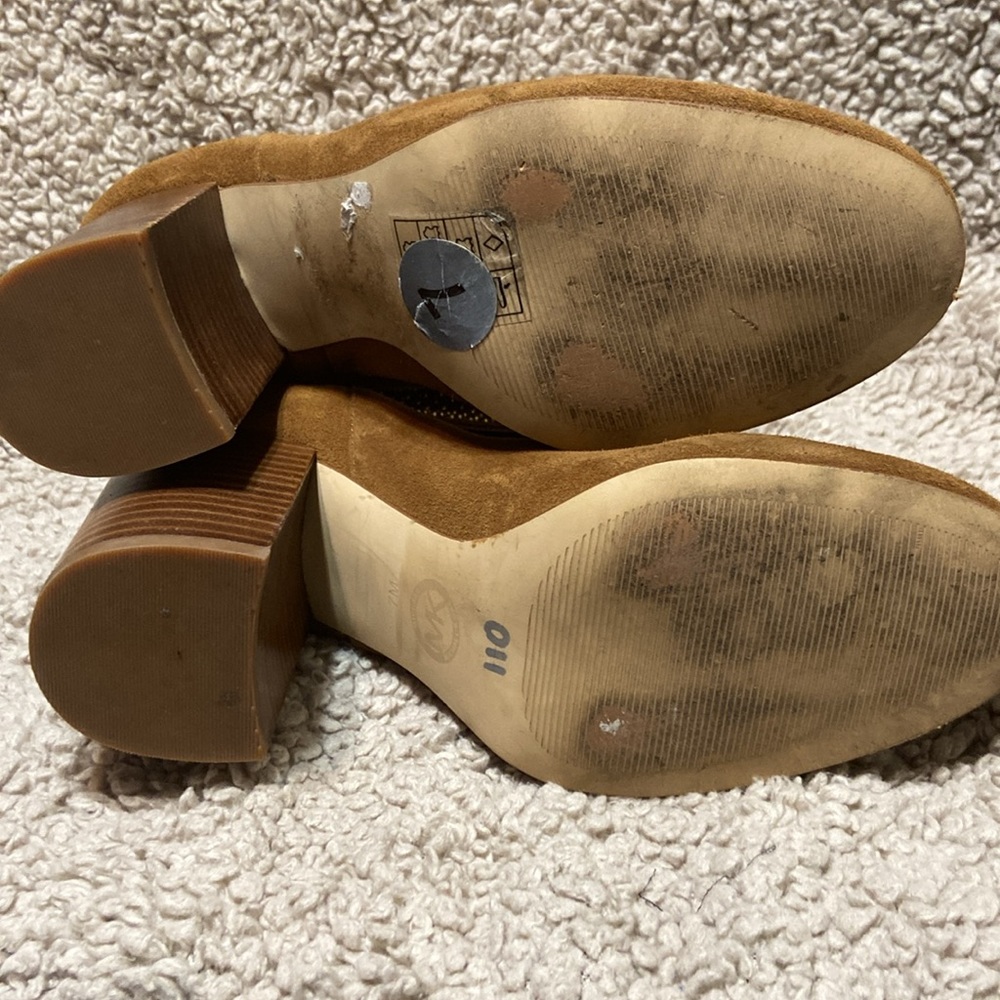 Michael Kors Ankle Boots Suede Tan/Brown w/ankle wrap straps & Gold Metal Studs - Picture 8 of 14
